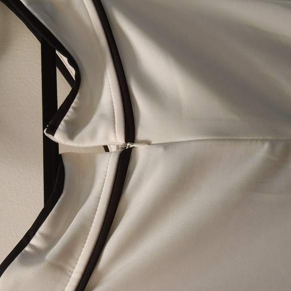 White 3/4 sleeve dress, with black trim & bow detail - Picture 5 of 8